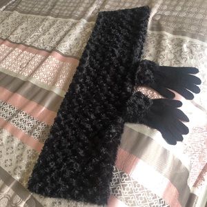 Modern Heritage black fluffy scarf and gloves set